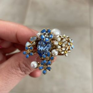 OSCAR DE LA RENTA Enamel and Crystal Flower Ring
